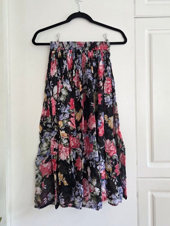 Vintage Dresses & Skirts - Vintage Floral Midi Skirt | Soft & Romantic